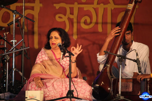 Photo of Kumud Diwan at a show