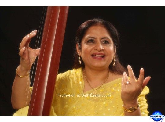 Photo of Kumud Diwan at a concert
