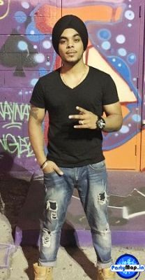 Photo of Kuwar Virk at a show