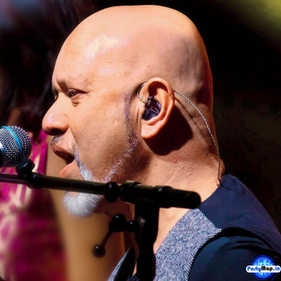 Photo of Loy Mendonsa at a show