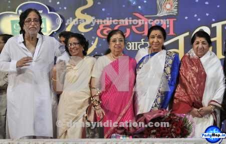 Photo of Meena Khadikar at a concert