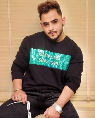 Official profile picture of Millind Gaba