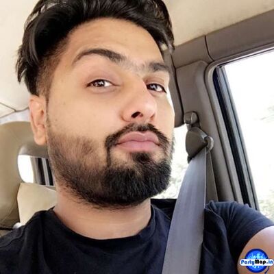 Photo of Navv Inder at a show