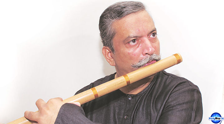 Photo of Nityanand Haldipur at a show