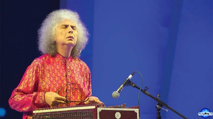 Photo of Pt Shiv Kumar Sharma at a concert