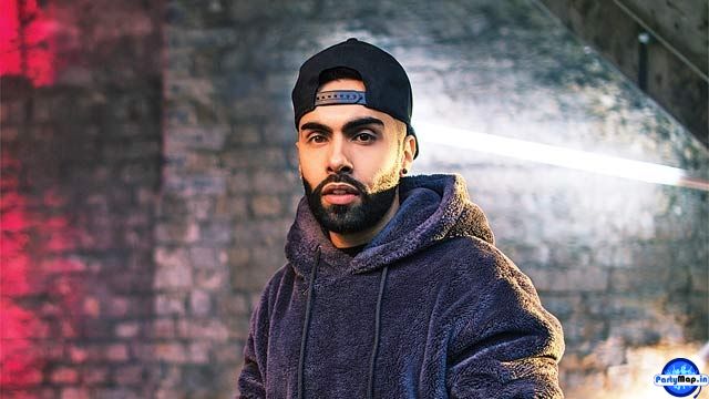 Photo of Raxstar at an appearance