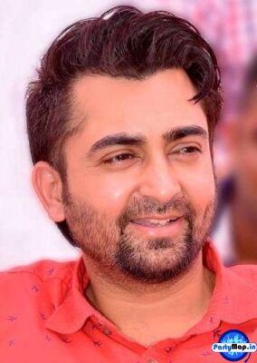 Photo of Sharry Mann at a concert