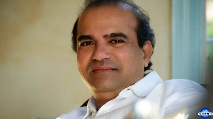 Photo of Suresh Wadkar at a show