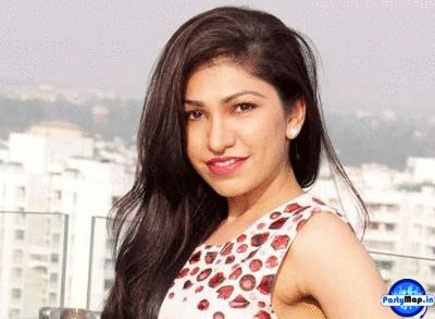 Photo of Tulsi Kumar at a show