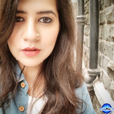 Photo of Vibha Saraf at a concert