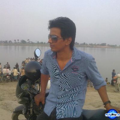 Photo of Vicky Singh at a concert