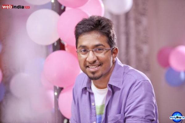 Photo of Vineeth Sreenivasan at a show