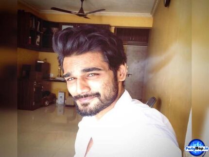 Photo of Yasser Desai at a show