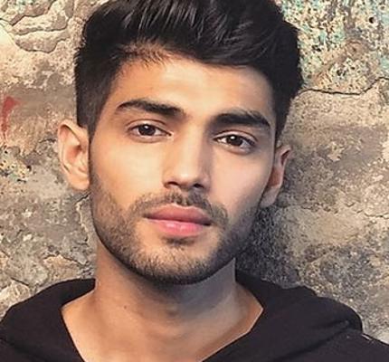 Photo of Zaeden at a show