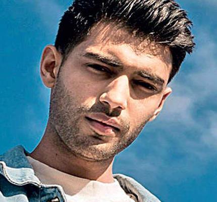 Photo of Zaeden at a concert