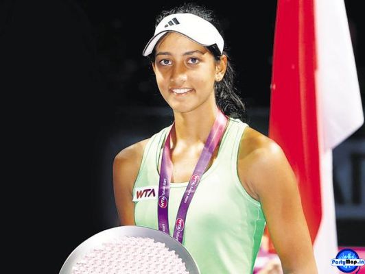 Photo of Karman Kaur Thandi at a show