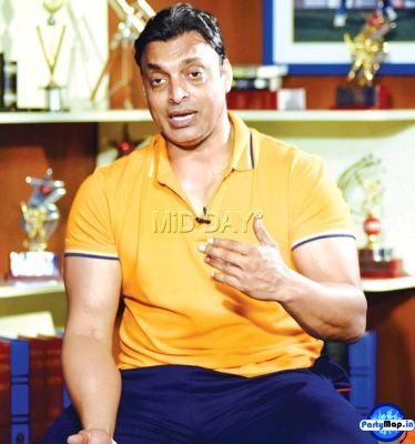 Photo of Shoaib Akhtar at a show
