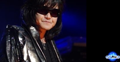 Photo of Toshi at an appearance