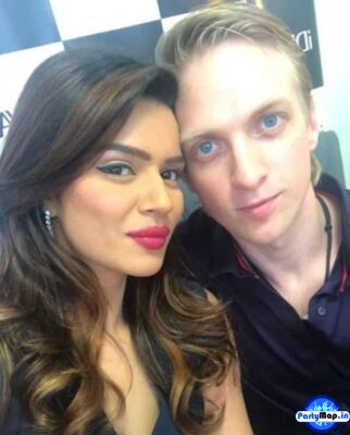 Official profile picture of Aashka Goradia
