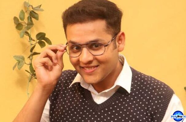 Photo of Dev Joshi at a show