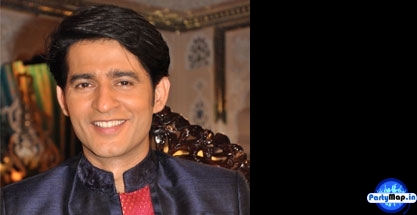 Photo of Hiten Tejwani at a concert