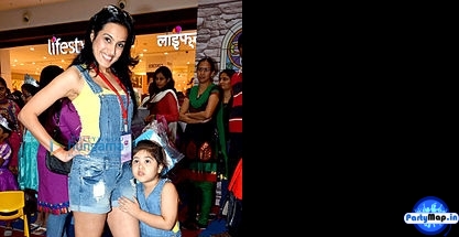 Photo of Kamya Punjabi at a concert