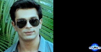 Photo of Karan Grover at a show