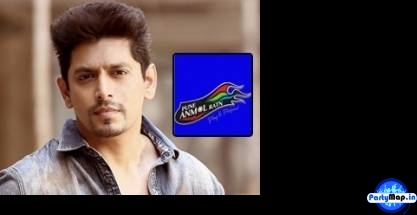 Photo of Khushwant Walia at a concert