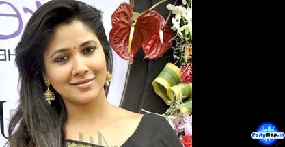 Photo of Narayani Shastri at a concert