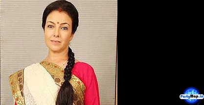 Photo of Natasha Sinha at a concert