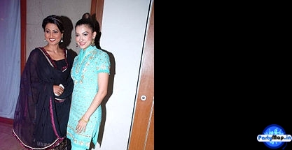 Photo of Nigaar Khan at a concert