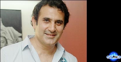 Photo of Parmeet Sethi at a concert