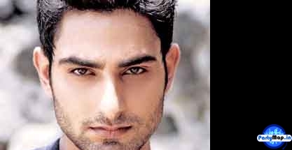 Photo of Praneet Bhatt at a concert