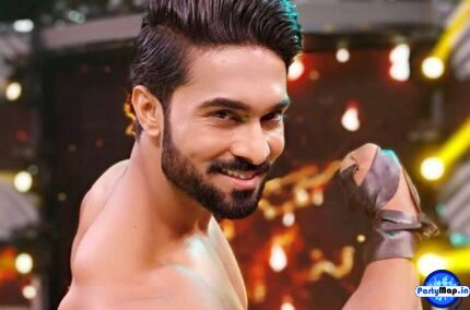 Photo of Salman Yusuff Khan at a show