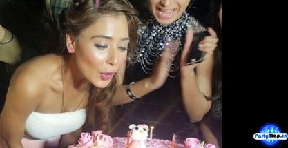 Photo of Sara Khan at a show