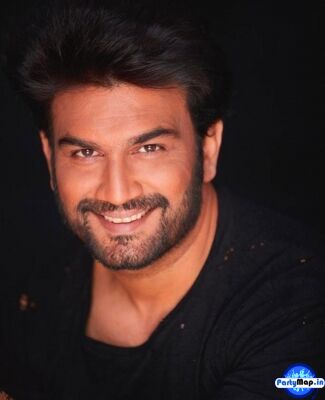 Photo of Sharad Kelkar at a concert