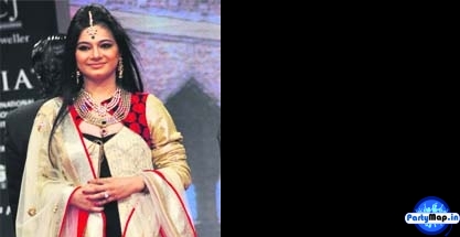 Photo of Tasneem Sheikh at a concert