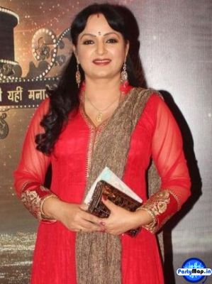 Photo of Upasna Singh at a concert