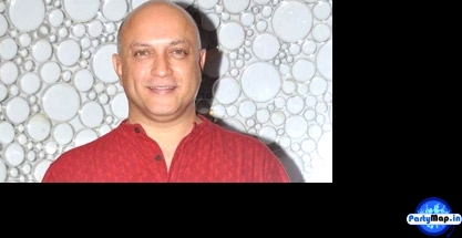 Photo of Yatin Karyekar at a concert